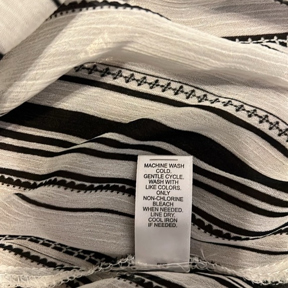 Cato Plus Size Lightweight Sheer Duster, Sz. 14/16W. - Picture 10 of 10